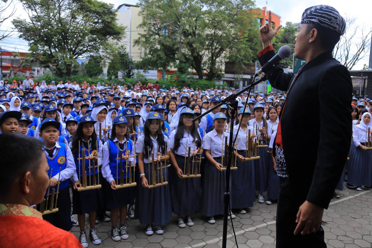 Pentas 1000 Angklung...