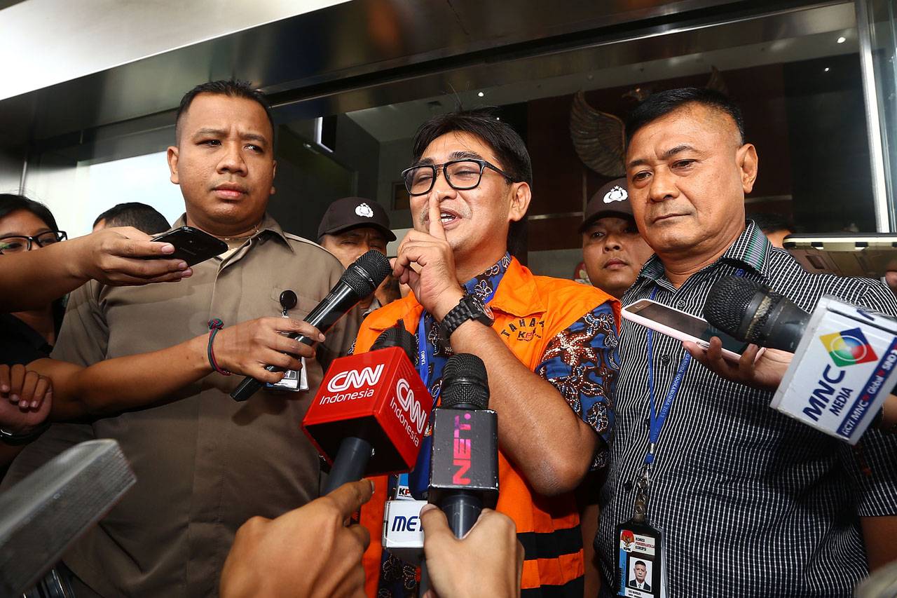 KPK Tahan Choel Mallarangeng