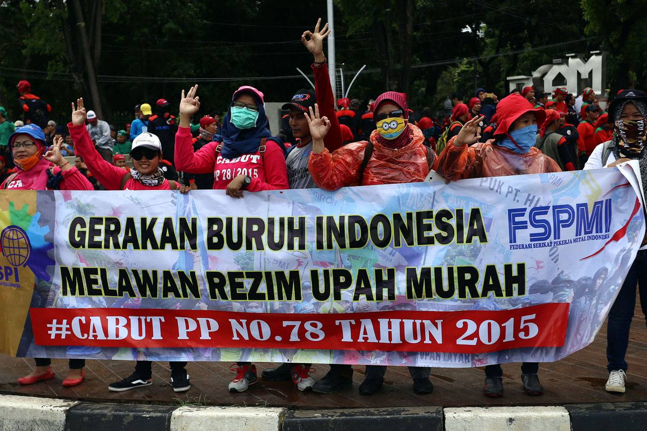 Ratusan Buruh Gelar...