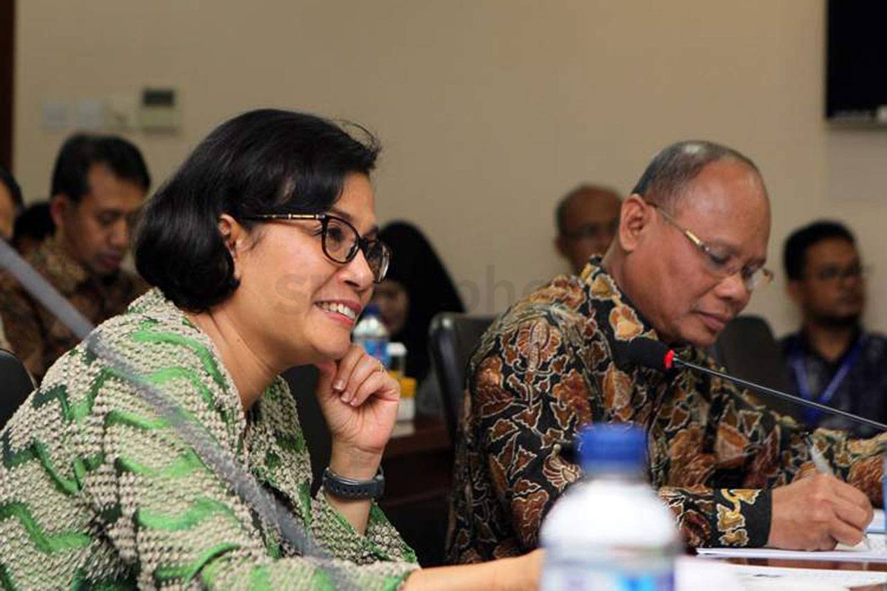 Menkeu Sri Mulyani Raker...