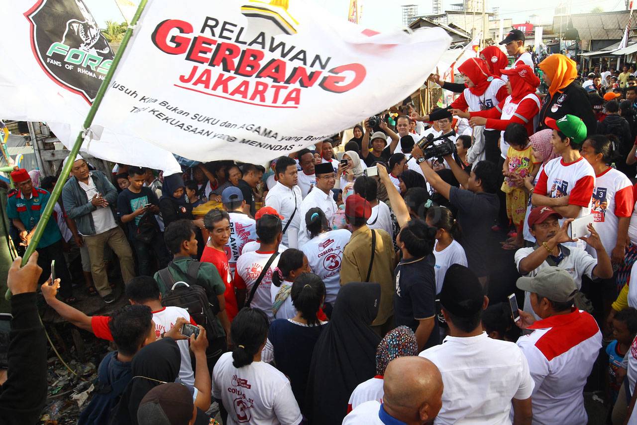 Ratusan Nelayan Berikan...
