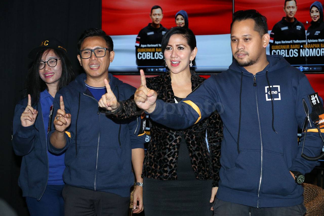 Sederet Artis Papan...