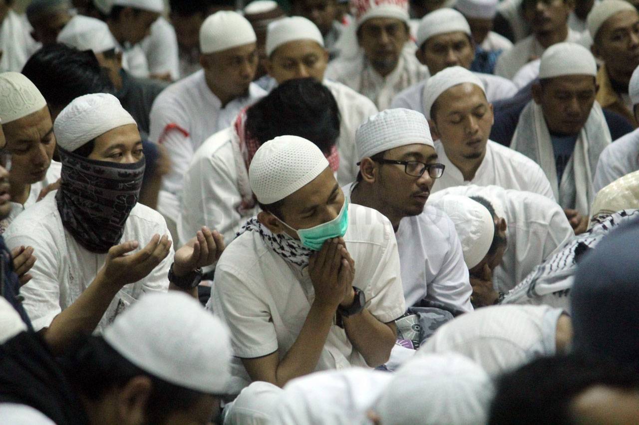 Puluhan Ribu Umat Muslim...