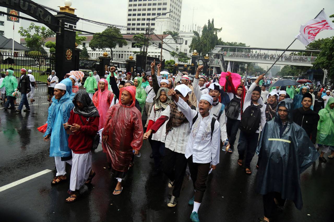 Massa Aksi Damai 112...