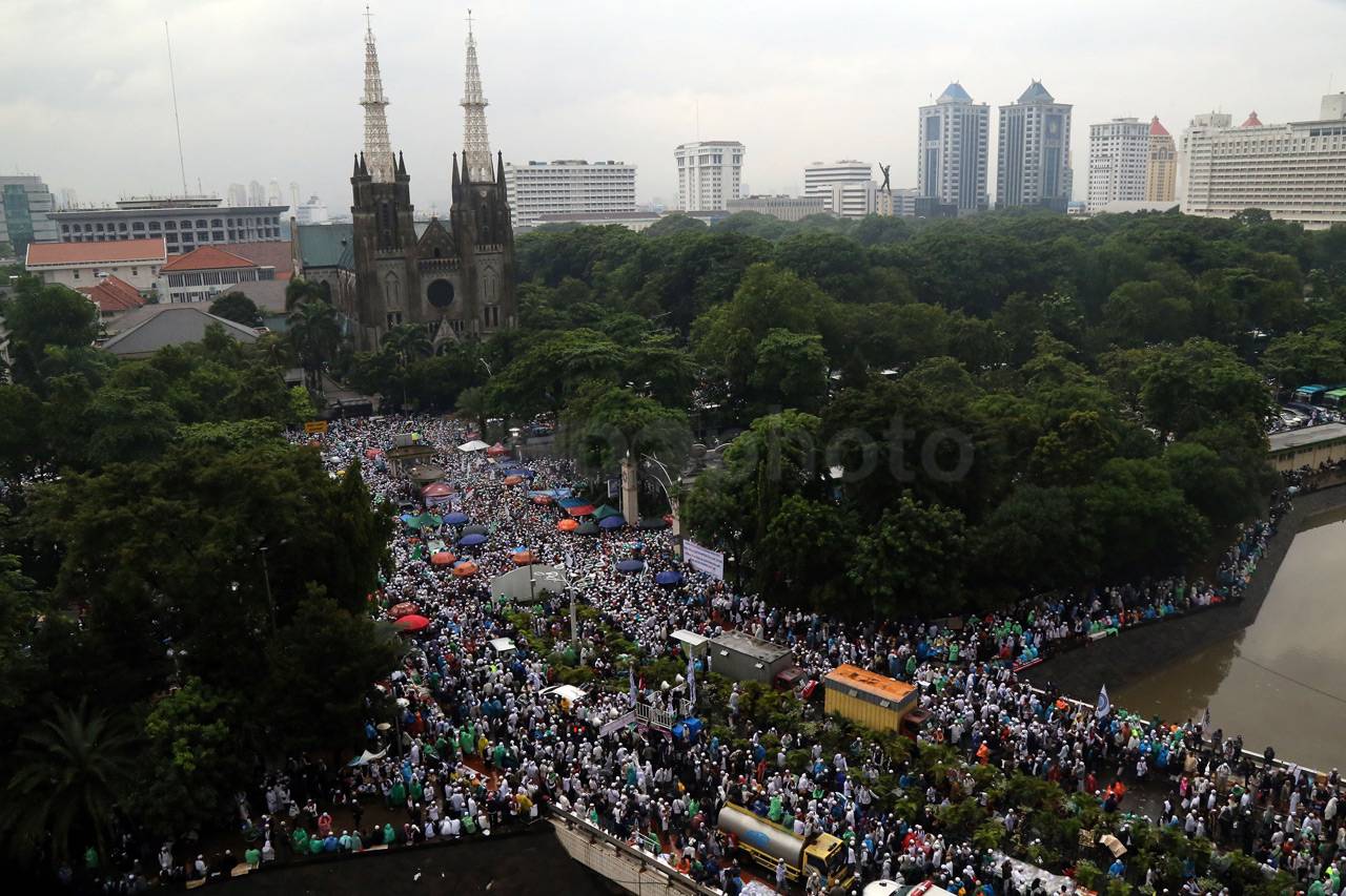 Massa Aksi Damai 112...