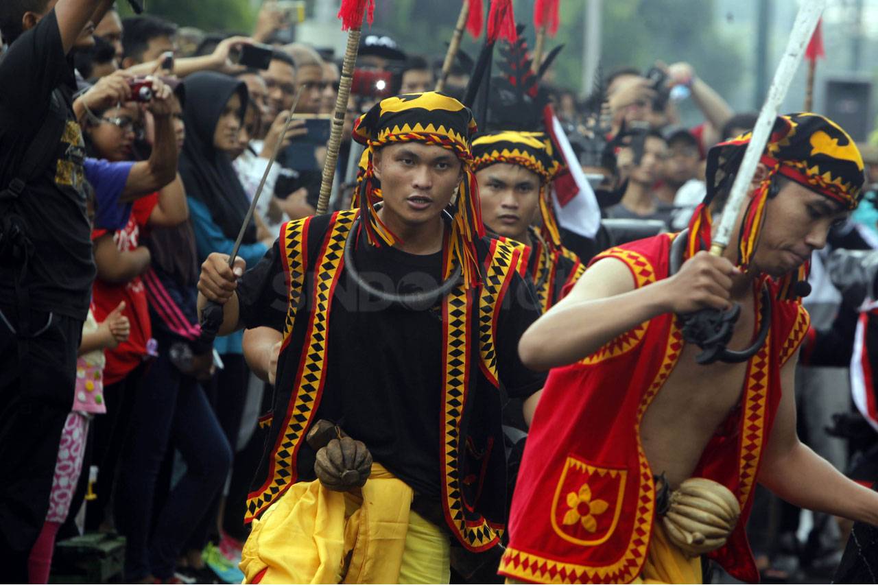 Pertunjukan Lompat Batu...