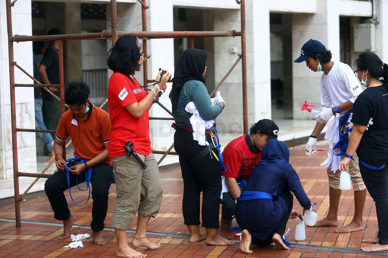 Pecinta Alam Bersihkan...