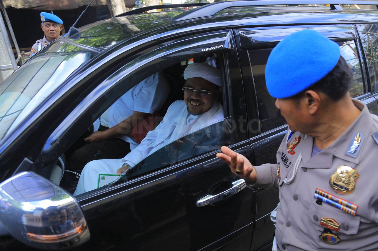 Habib Rizieq Penuhi...