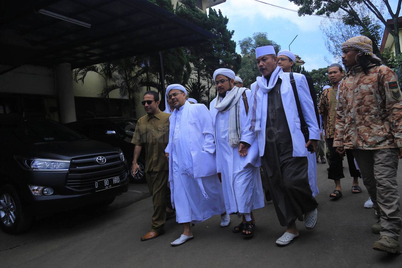 Habib Rizieq Penuhi...