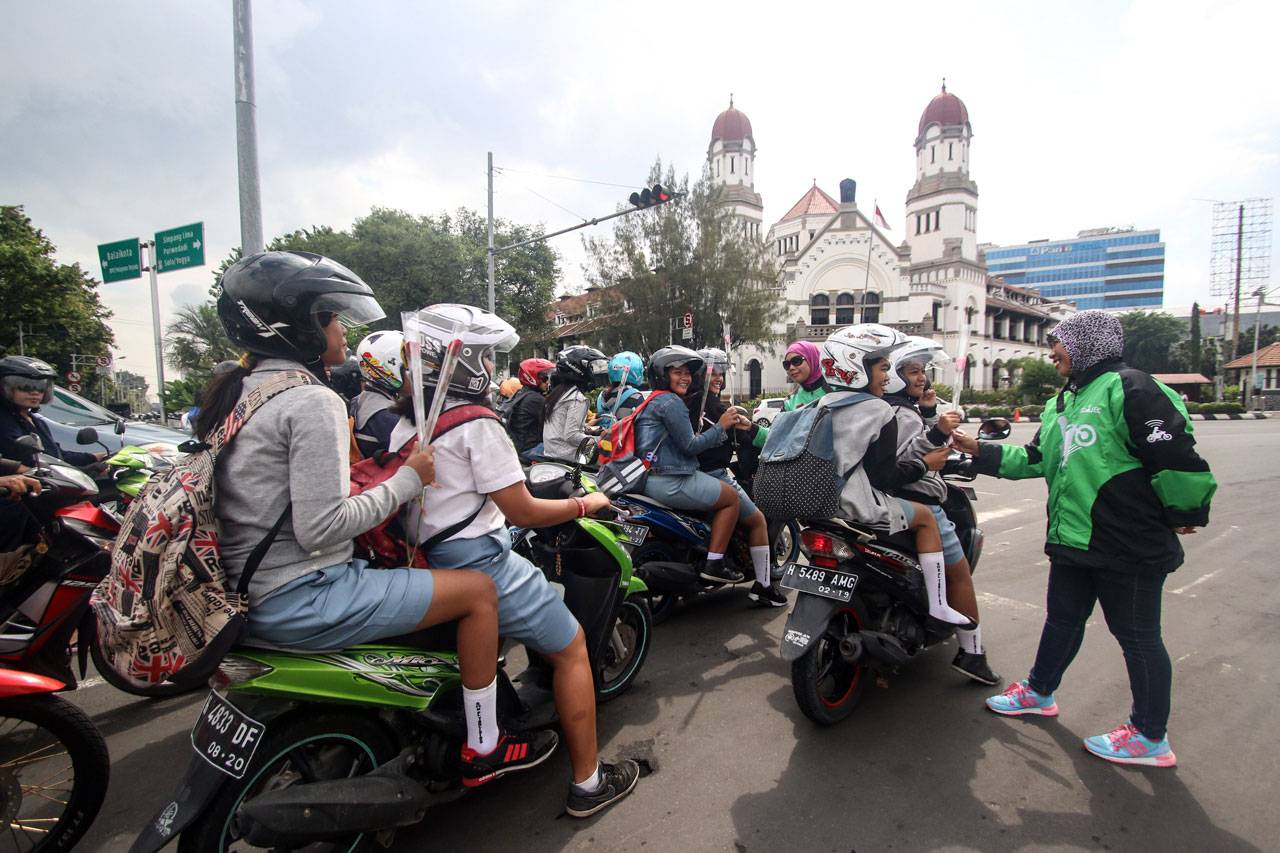 Rayakan Valentine, Driver...