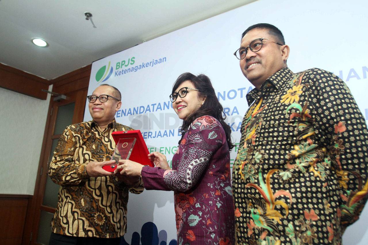 16.000 Notaris Dapatkan...