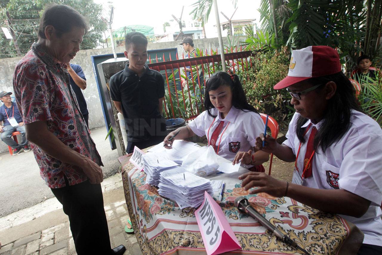 Petugas KPPS di Kebon...
