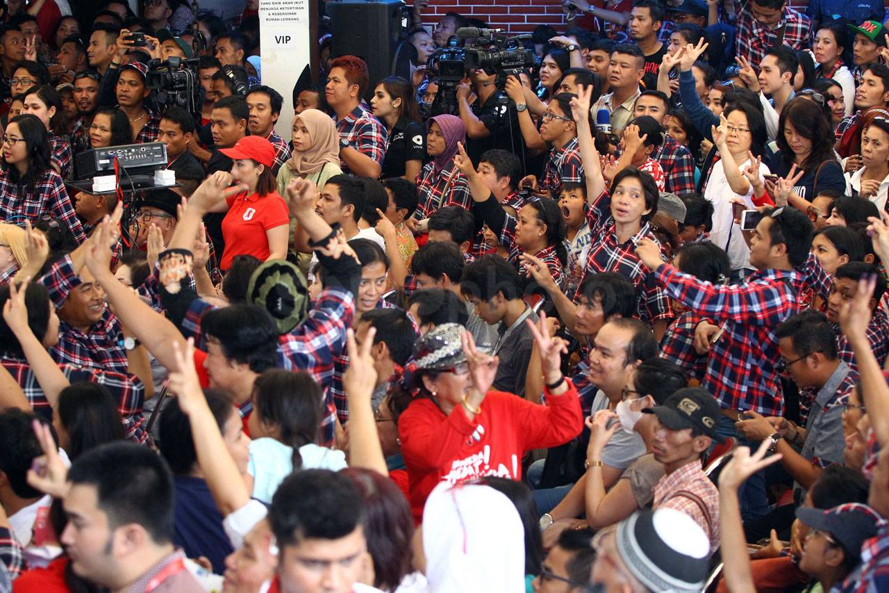 Ahok-Djarot Rayakan...