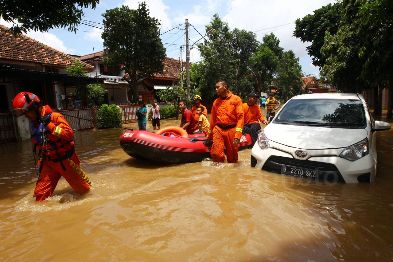 Banjir Hingga Satu Meter...