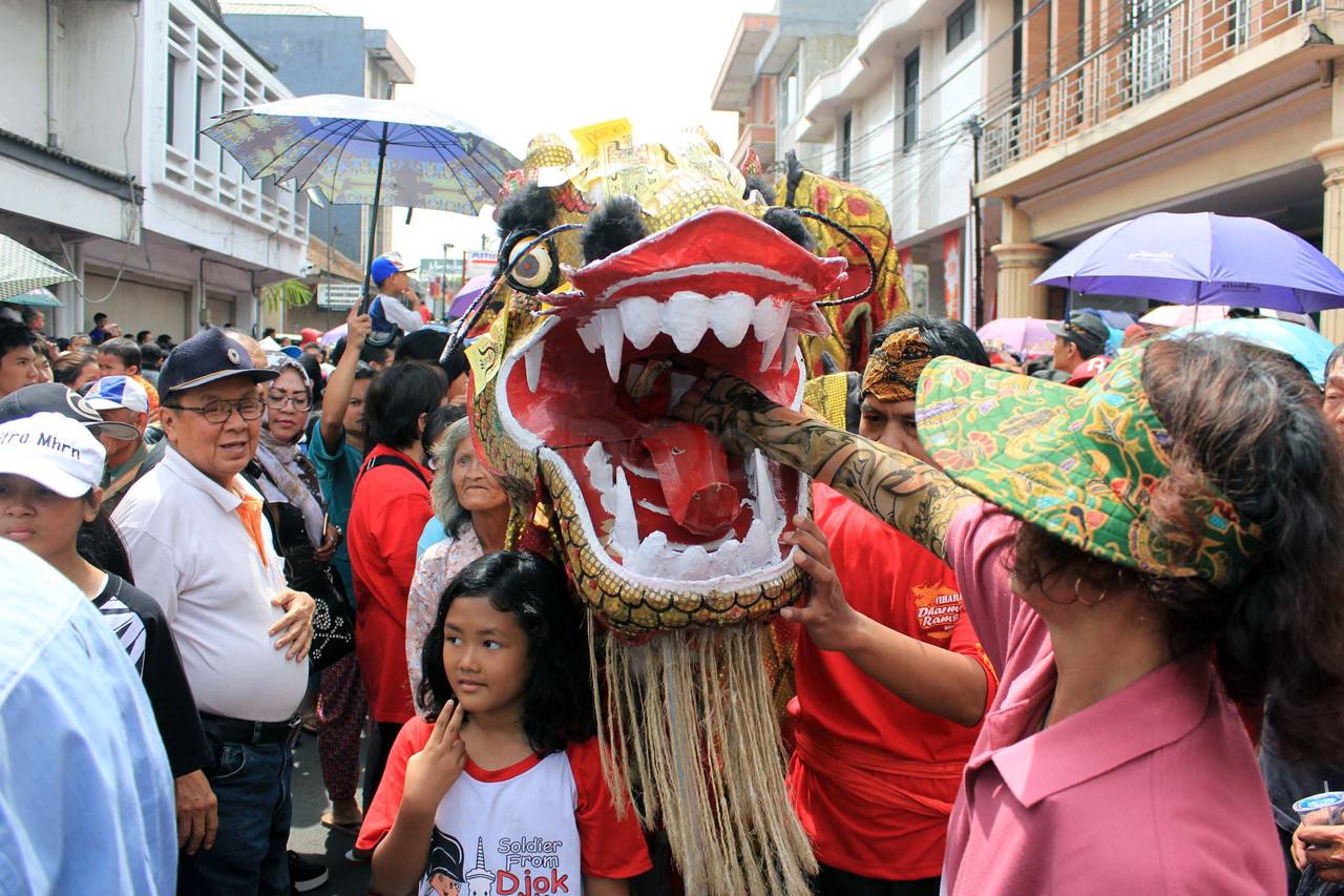 Ribuan Warga Bandung...