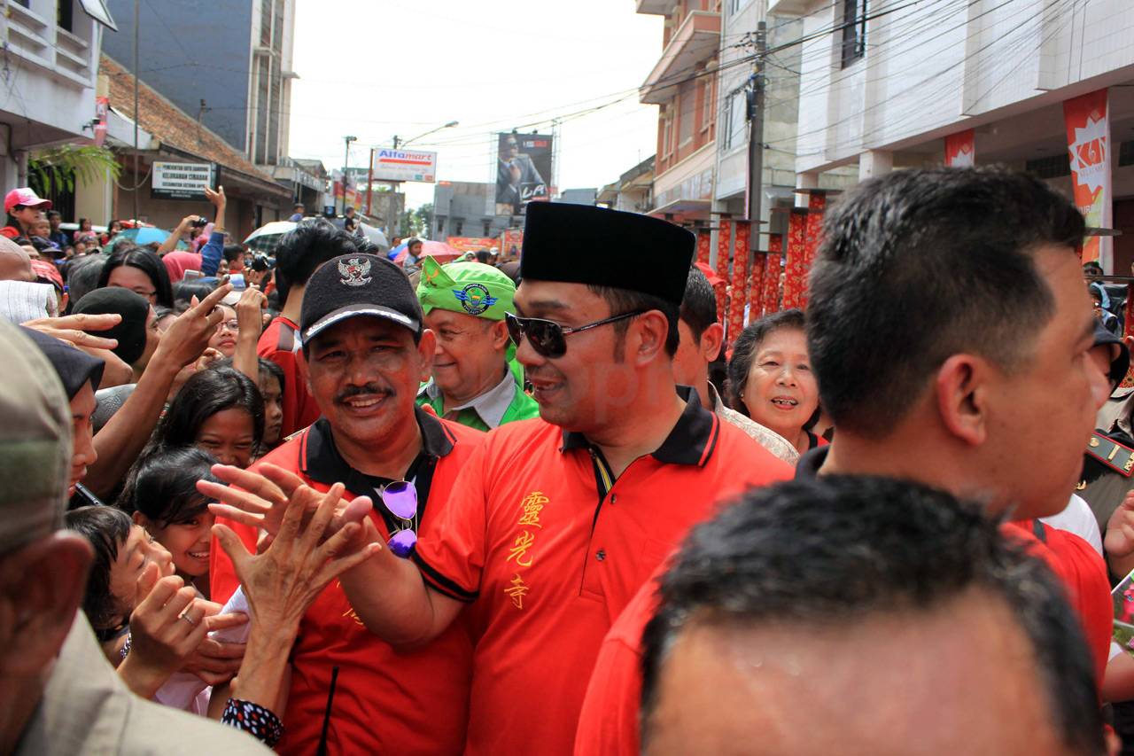 Ribuan Warga Bandung...