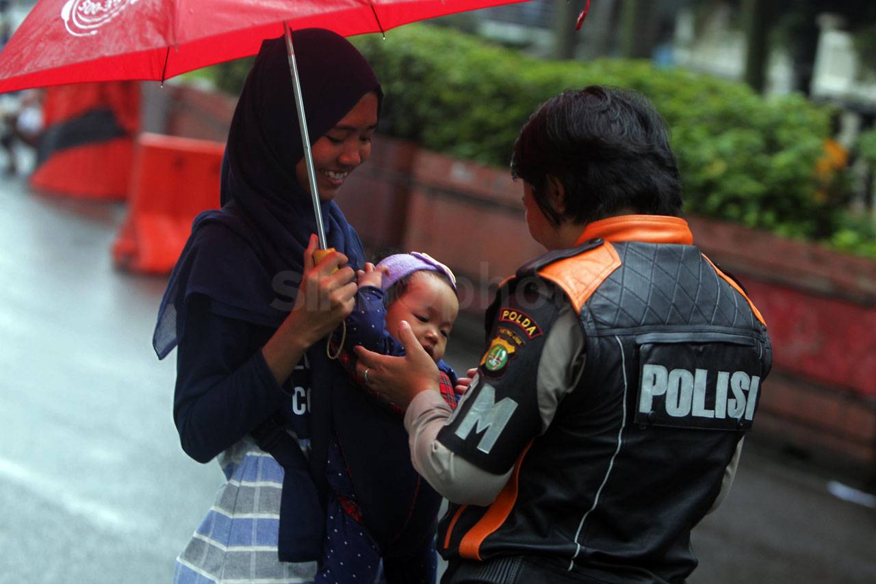 Begini Aksi Polwan di...
