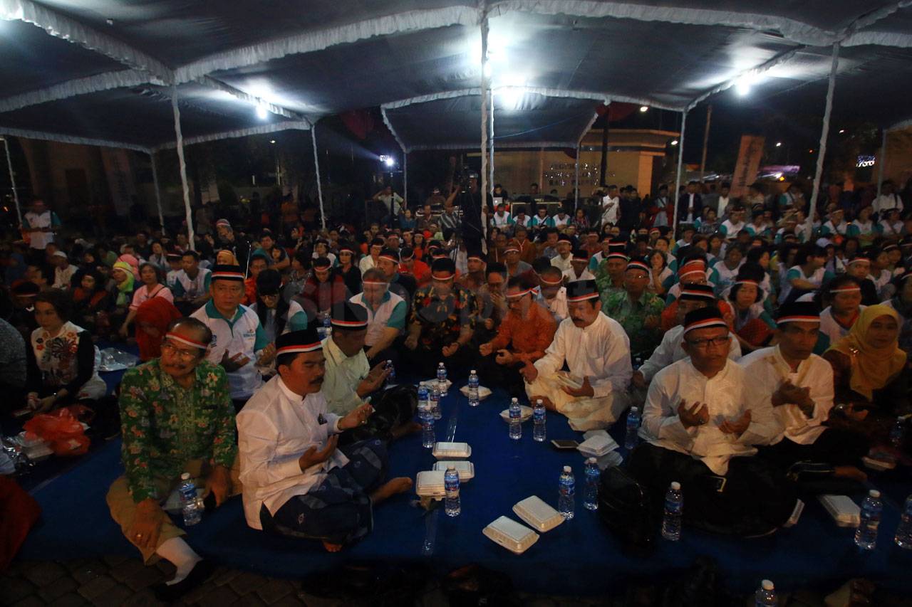 10.000 Orang Makan Lontong...