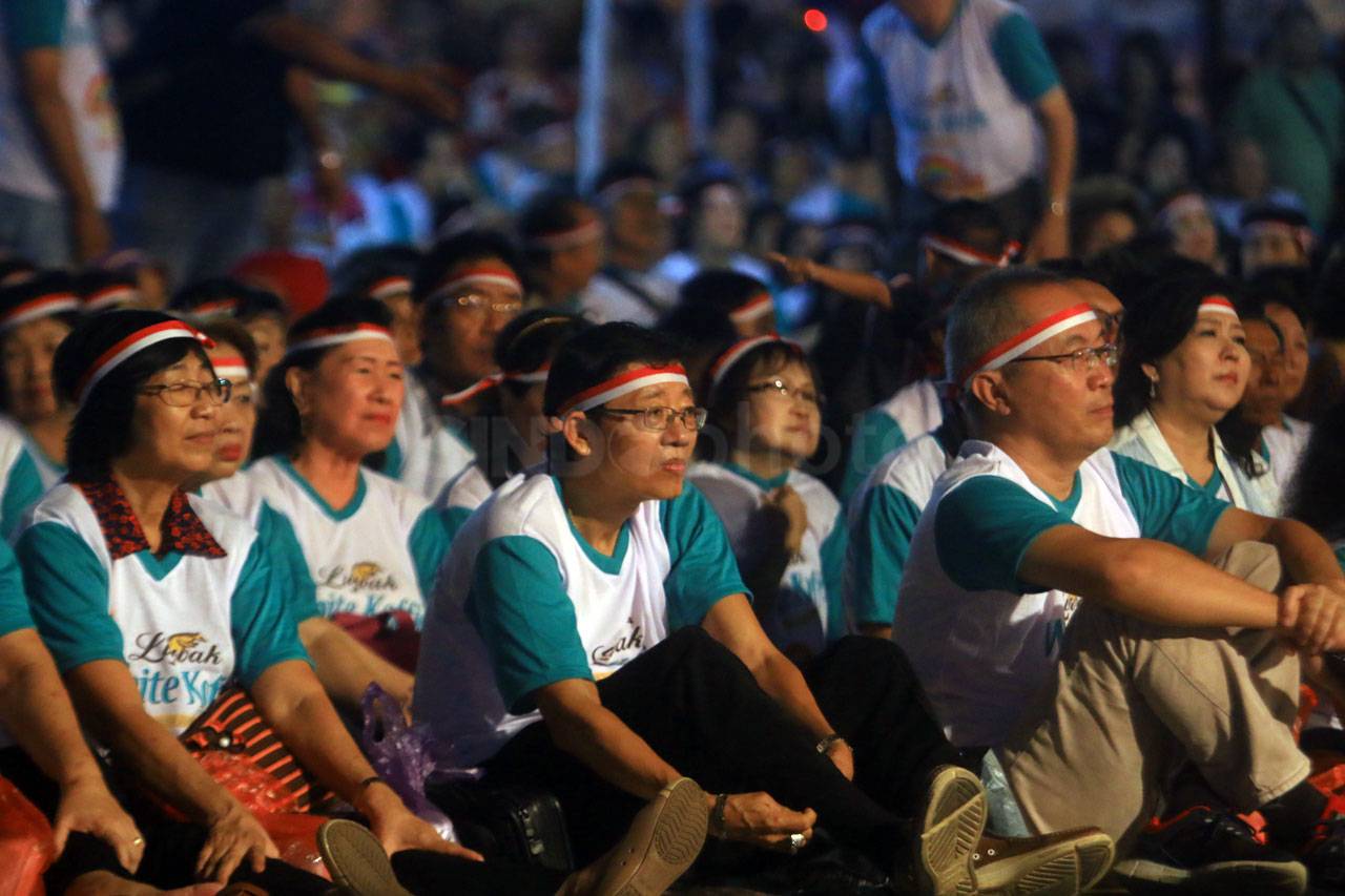 10.000 Orang Makan Lontong...
