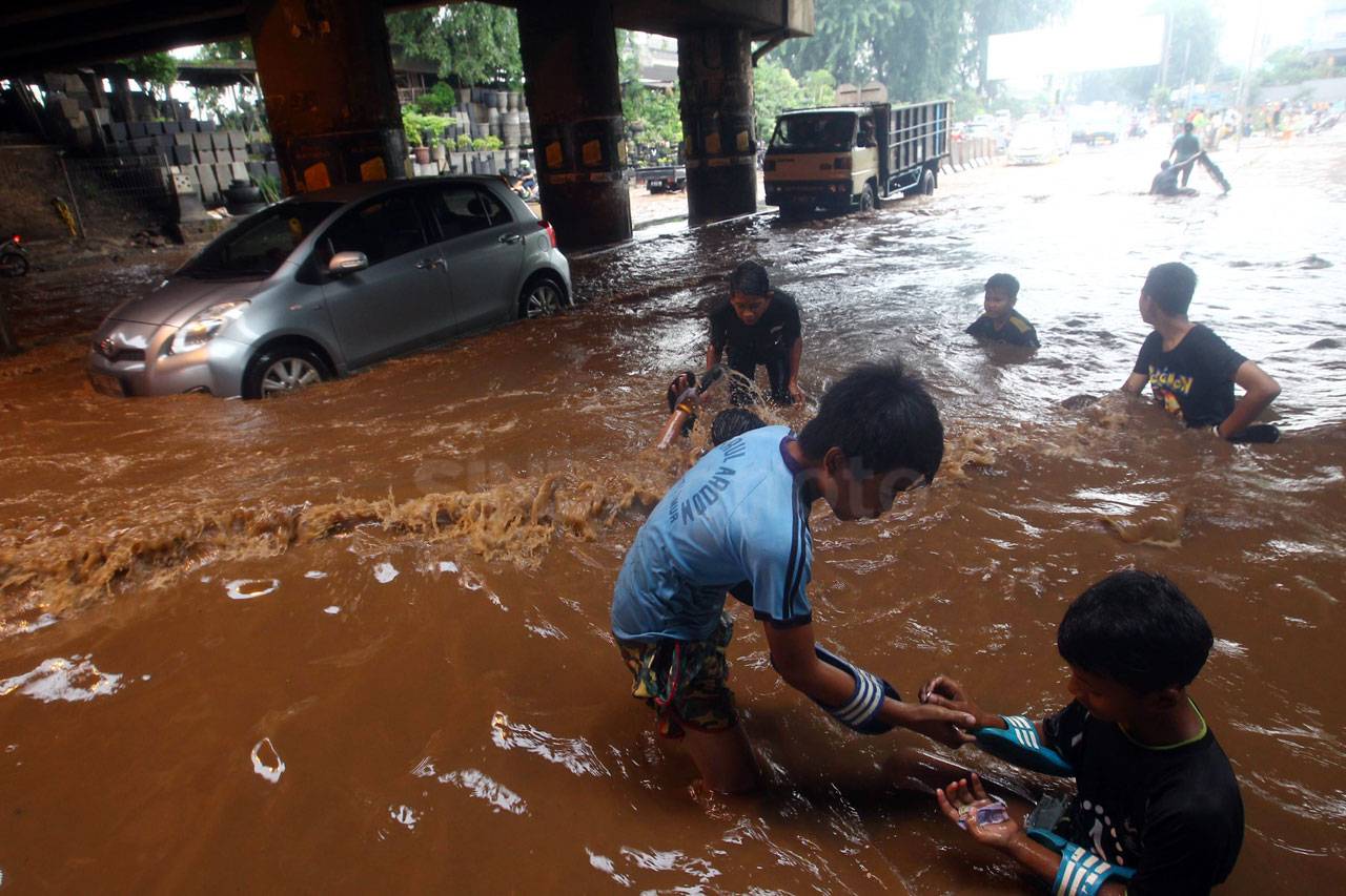Jalan Kalimalang Banjir,...