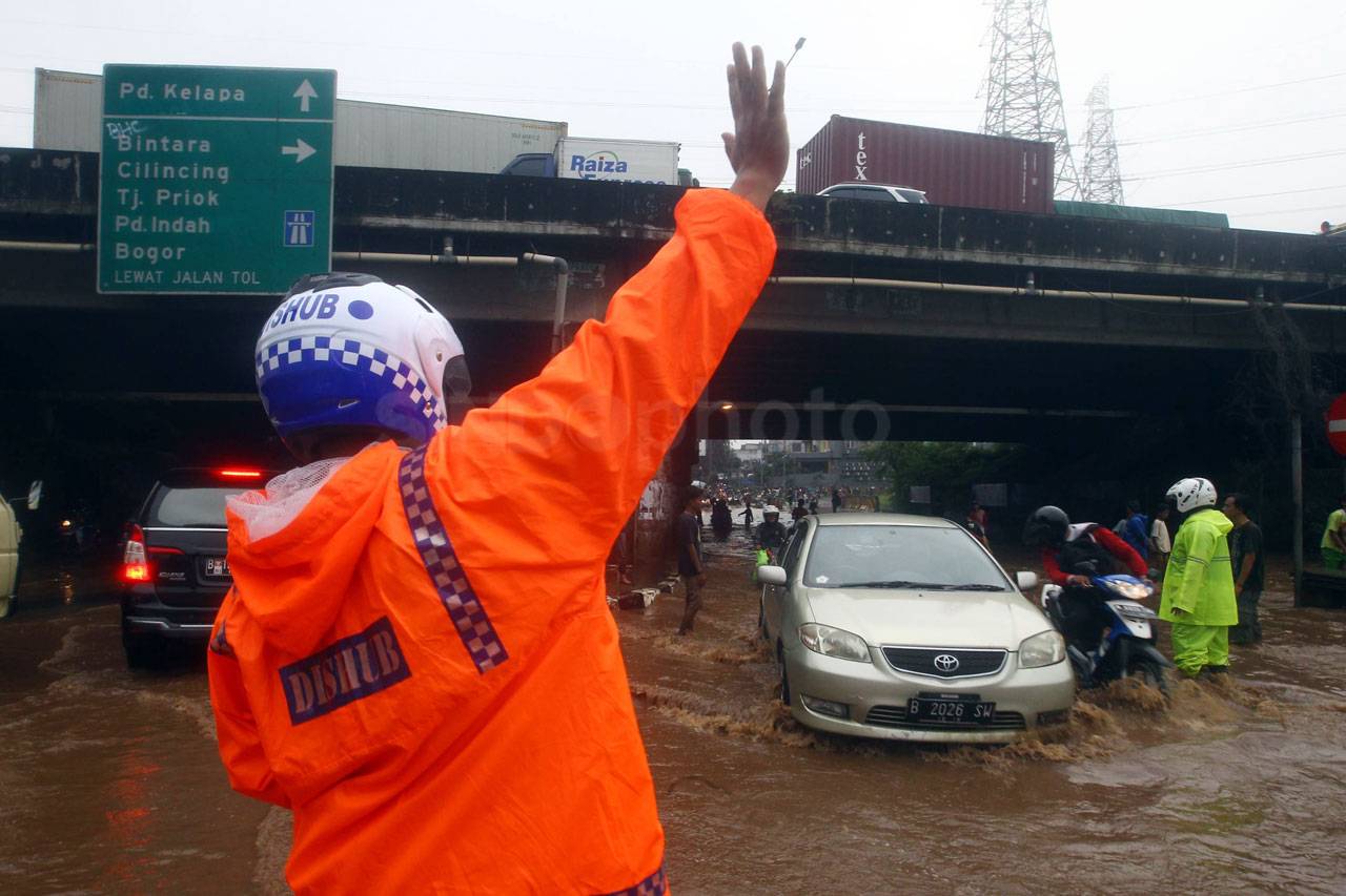 Jalan Kalimalang Banjir,...