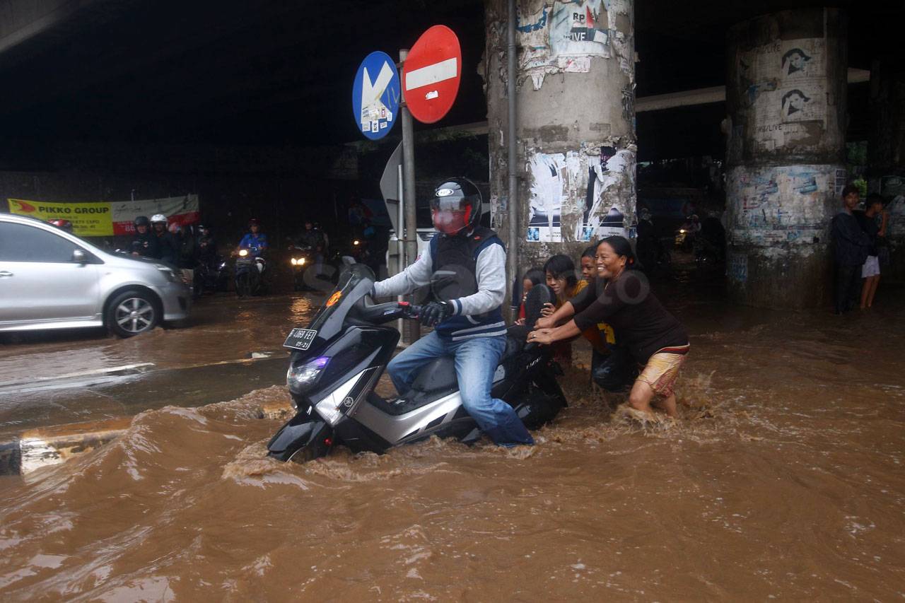 Jalan Kalimalang Banjir,...