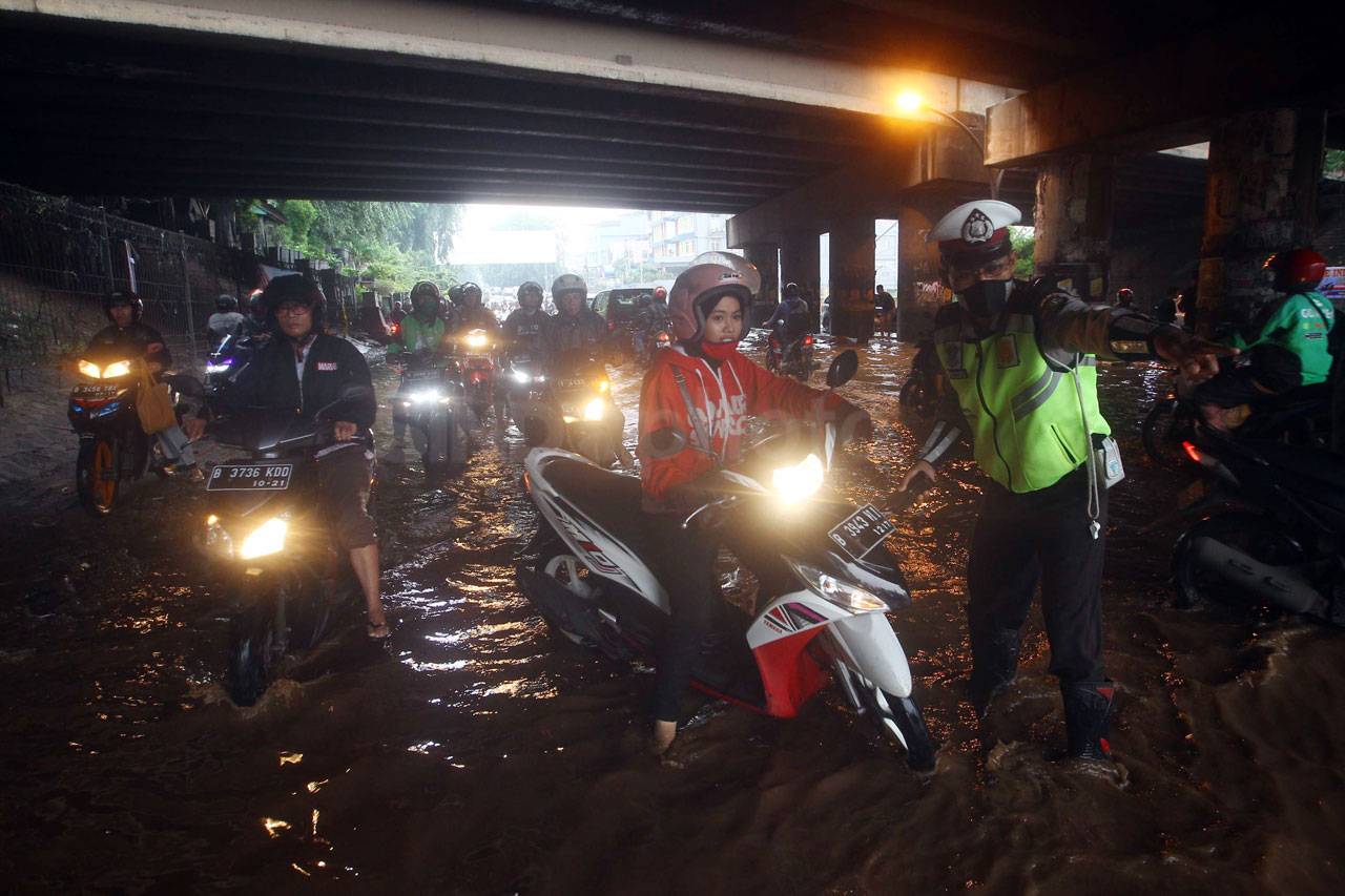 Jalan Kalimalang Banjir,...
