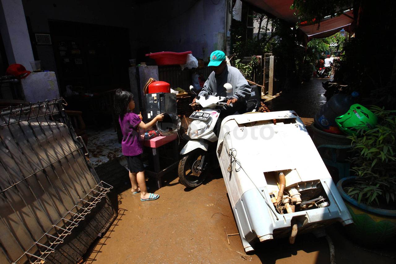 Banjir Surut, Warga...