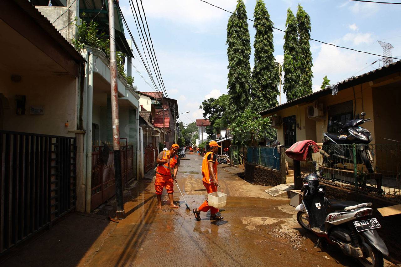Banjir Surut, Warga...
