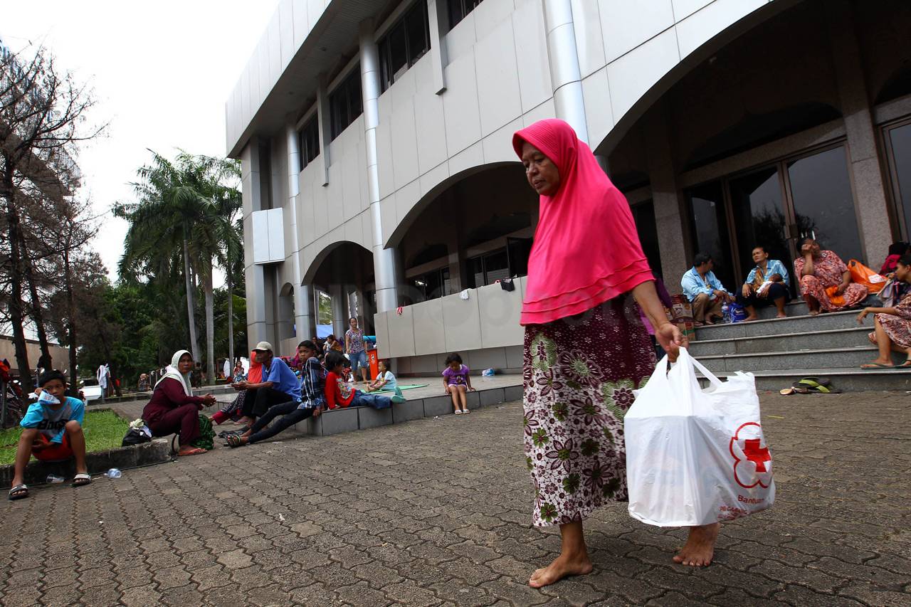 Warga Cipinang Melayu...
