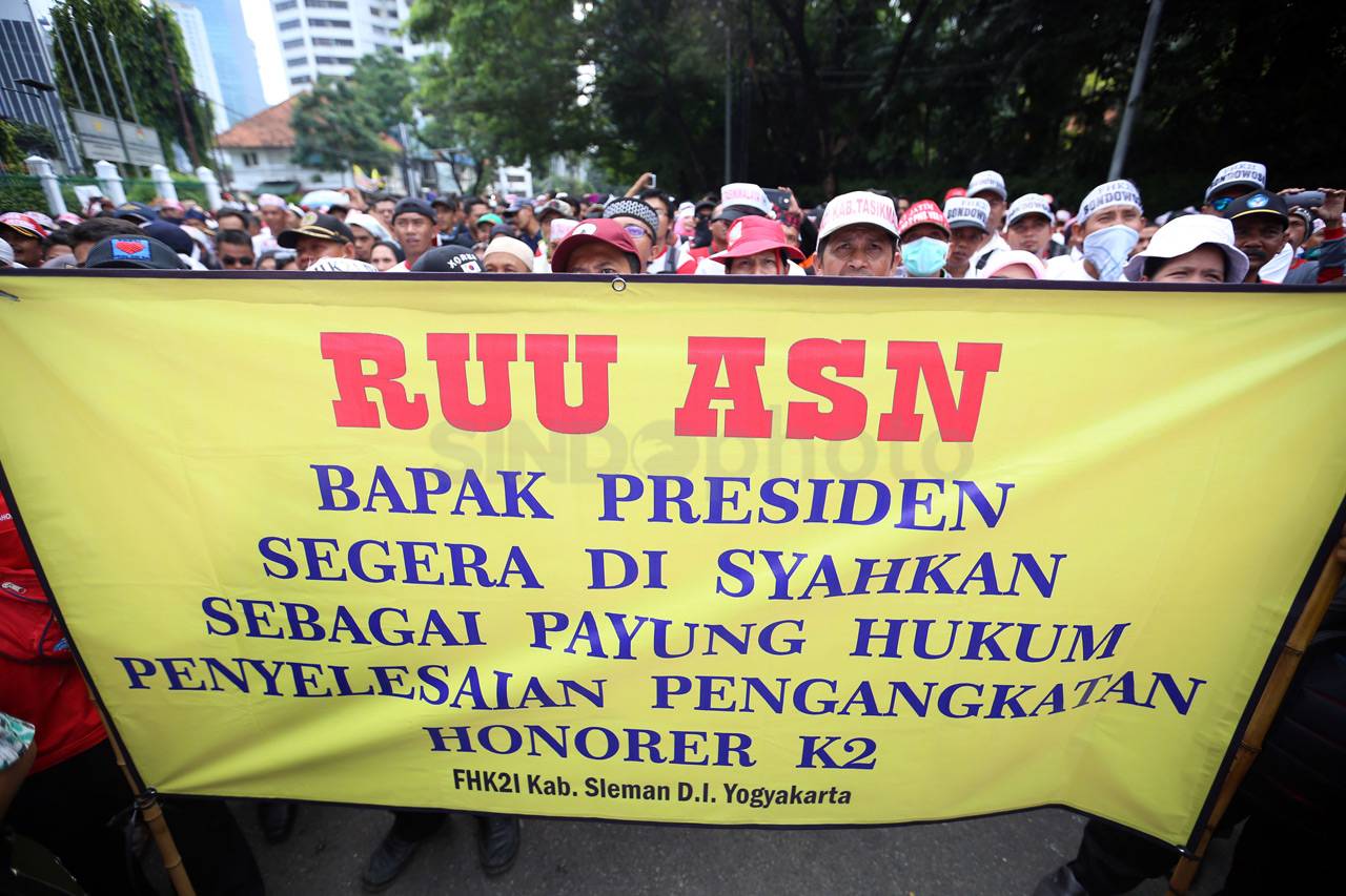 Ratusan Tenaga Honorer...