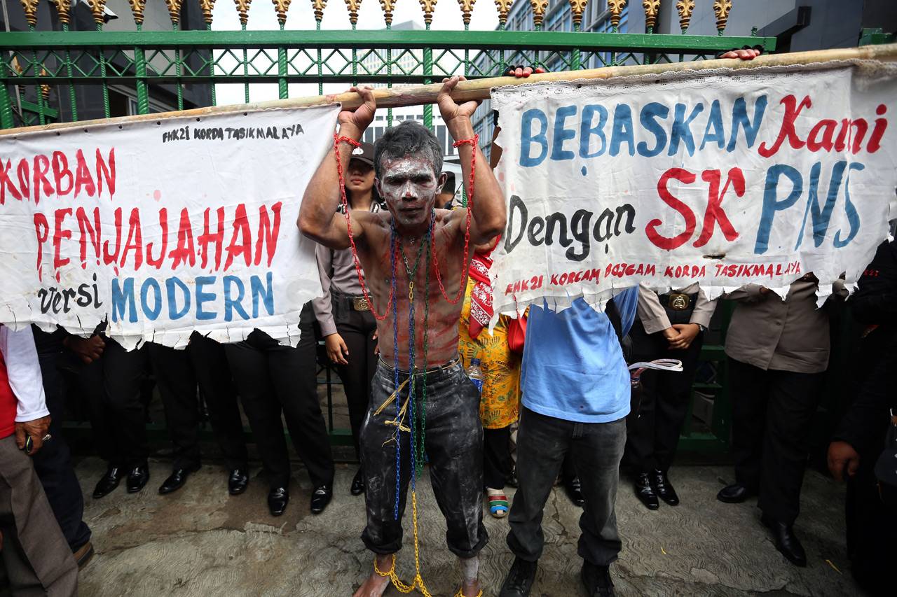Ratusan Tenaga Honorer...