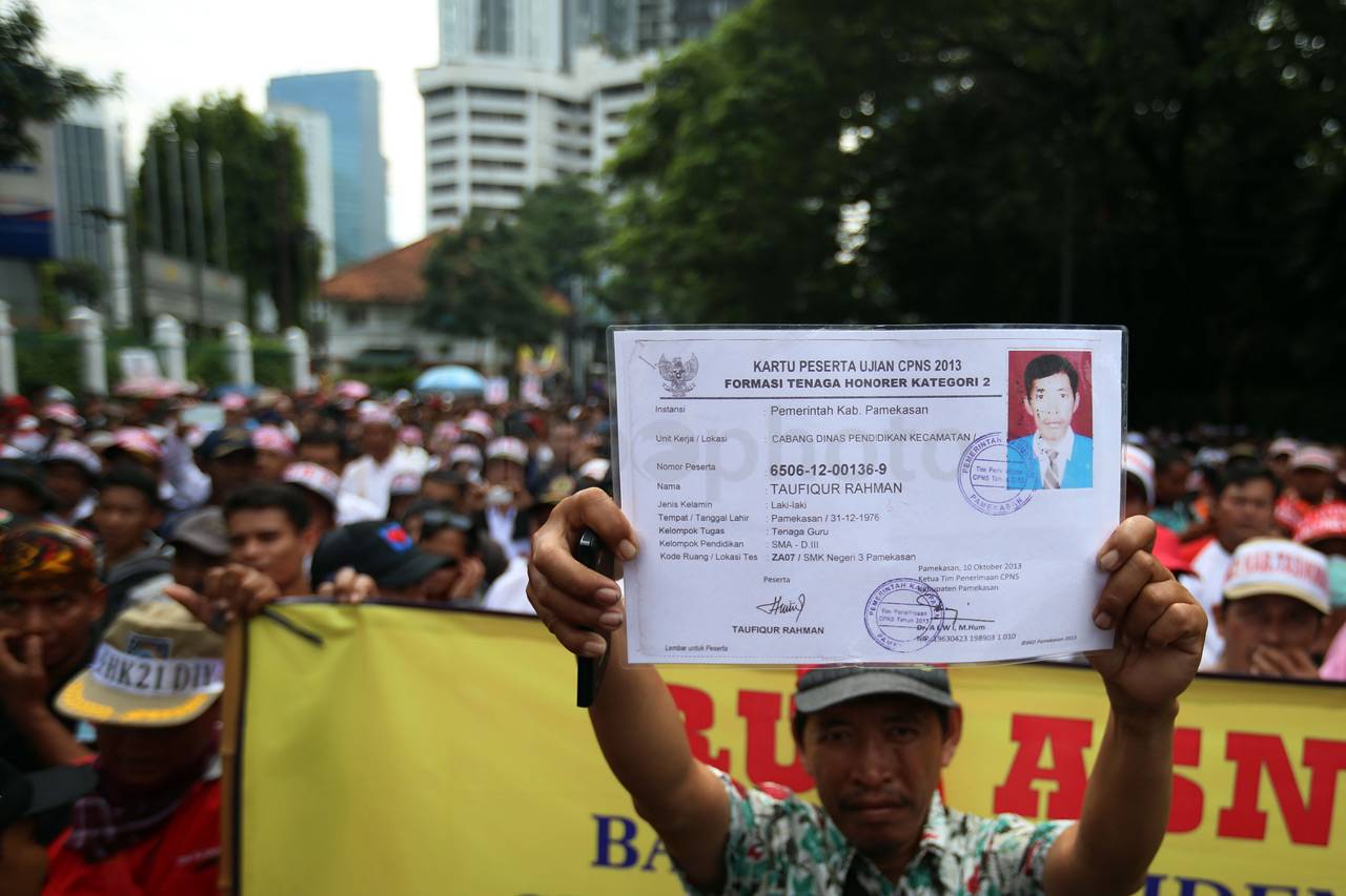 Ratusan Tenaga Honorer...