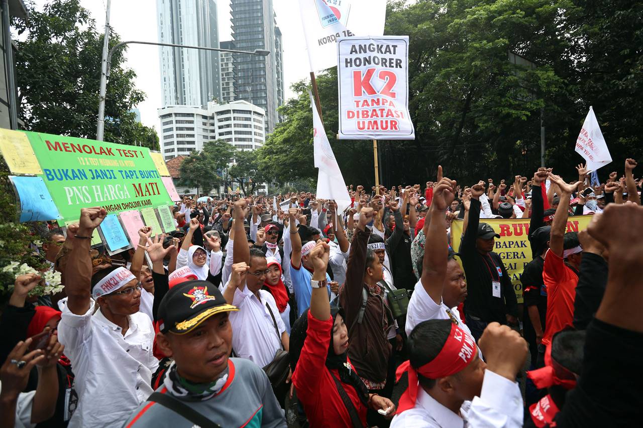 Ratusan Tenaga Honorer...