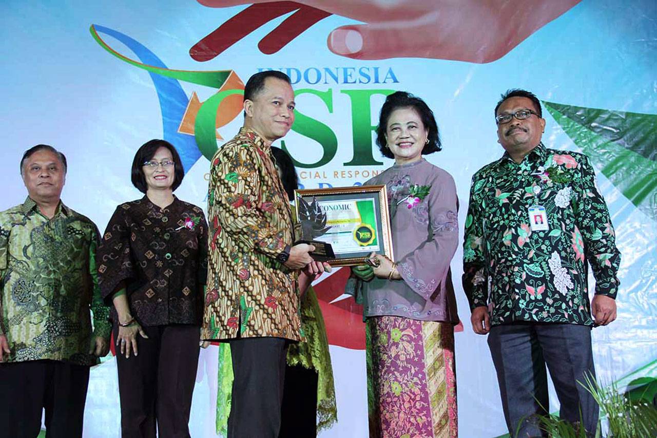 WOM Finance Raih Penghargaan...