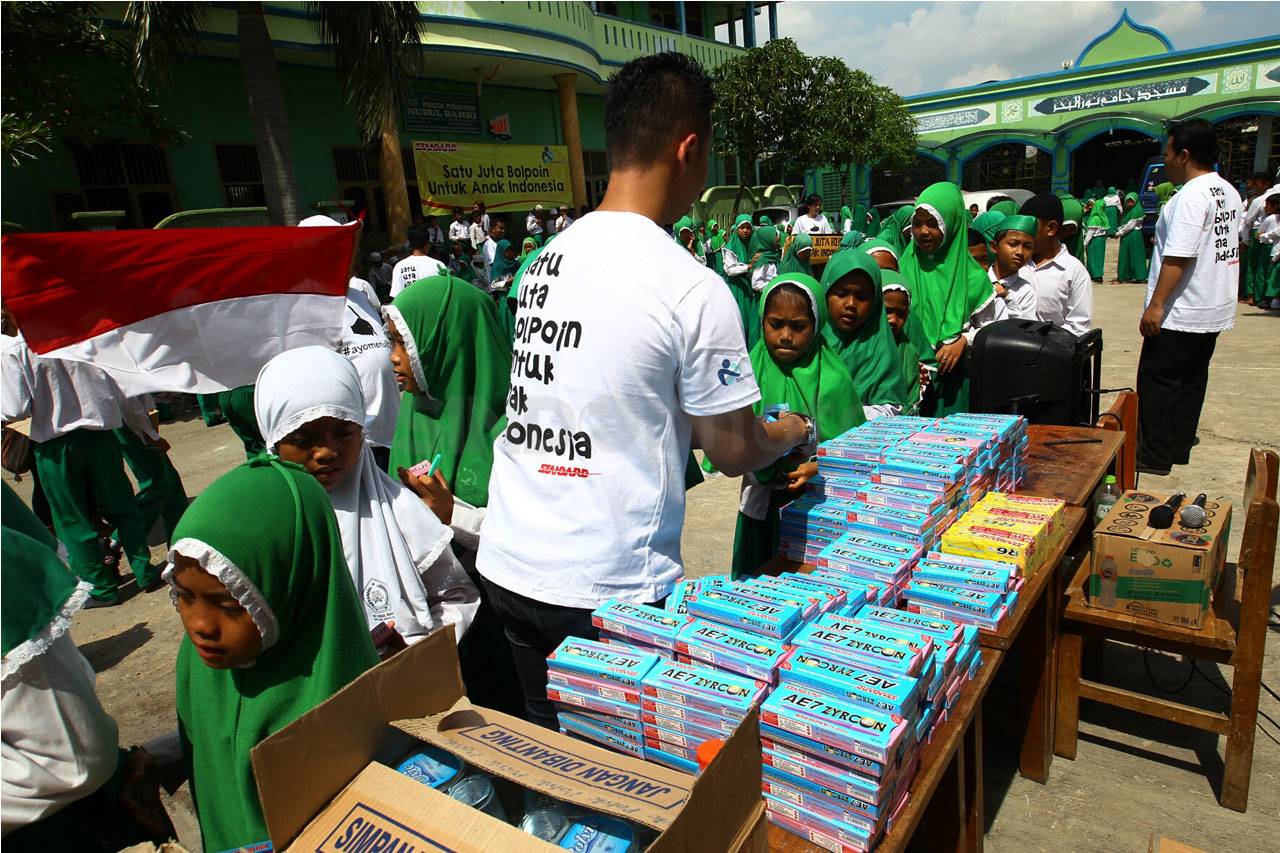 Ratusan Siswa Madrasah...
