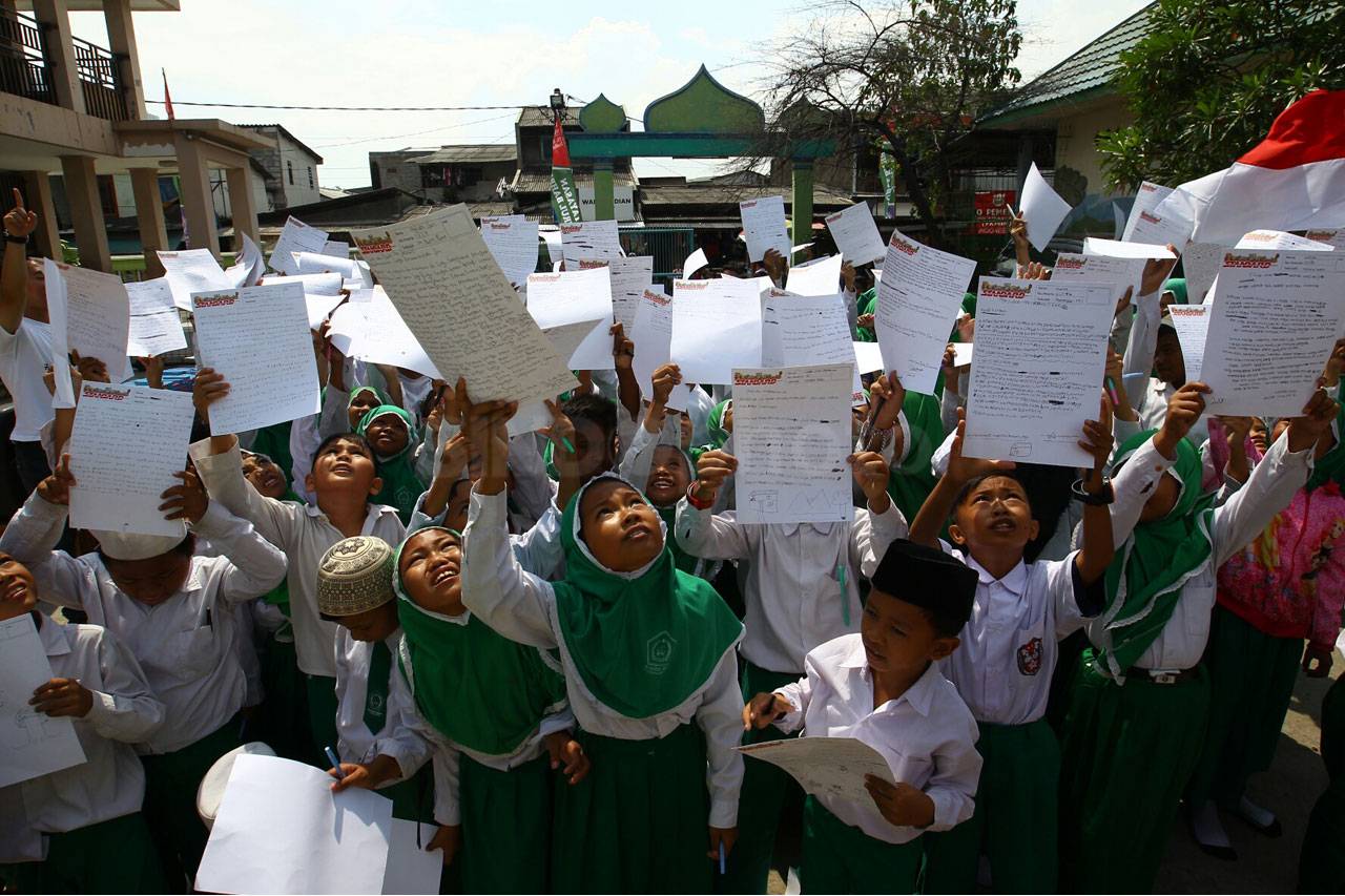 Ratusan Siswa Madrasah...