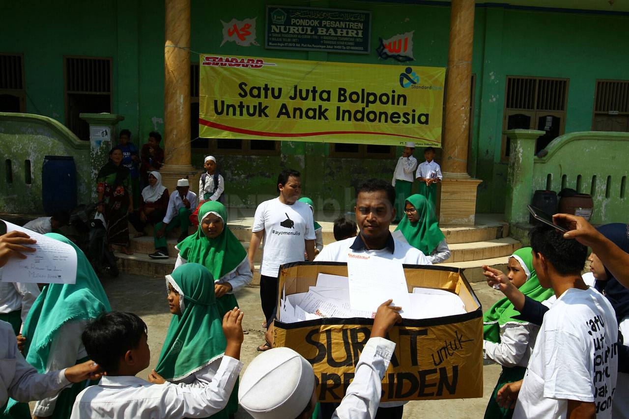 Ratusan Siswa Madrasah...
