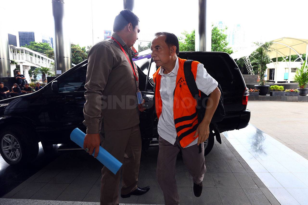 KPK Lanjutkan Pemeriksaan...