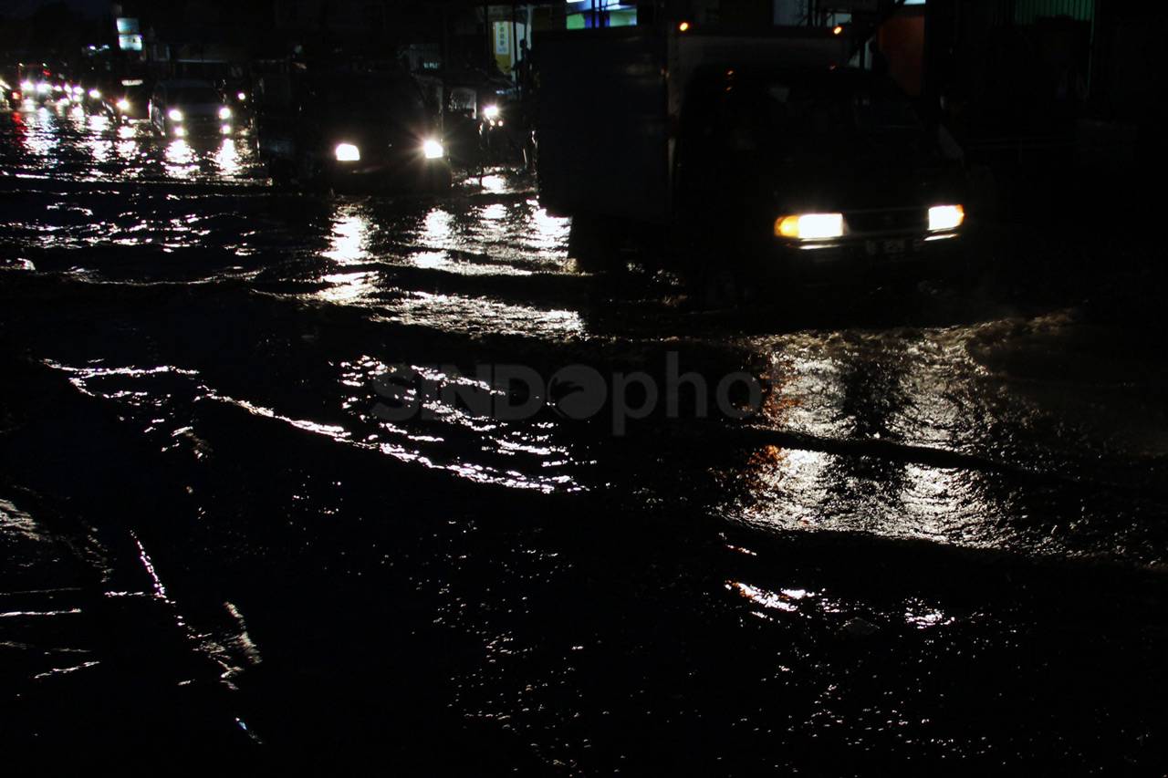 Banjir Kembali Genangi...