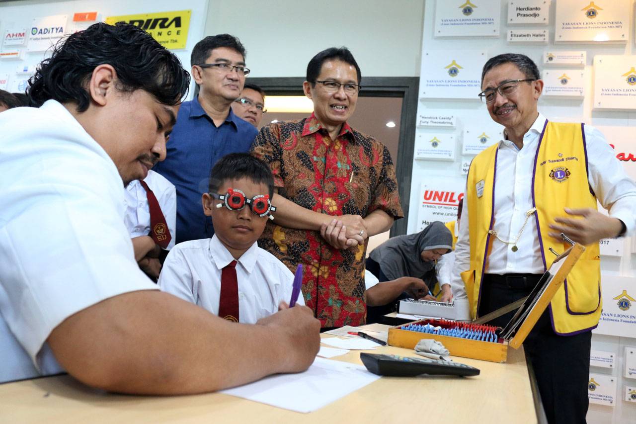 Indomaret Serahkan Bantuan...