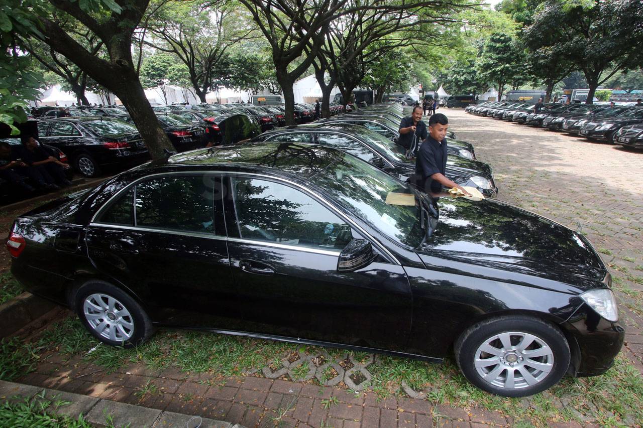 Ratusan Mobil Mewah...