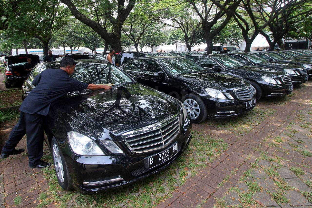 Ratusan Mobil Mewah...