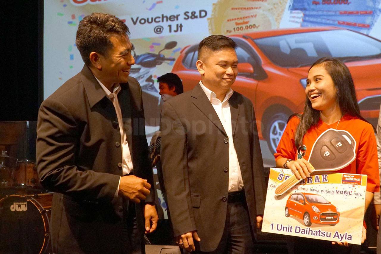 Astra Otoparts Serahkan...