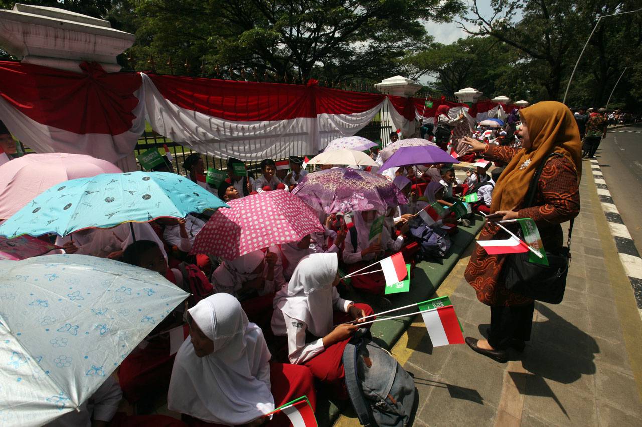 Ribuan Siswa Sambut...