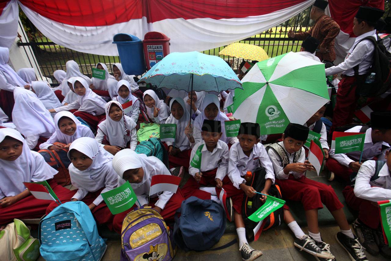 Ribuan Siswa Sambut...