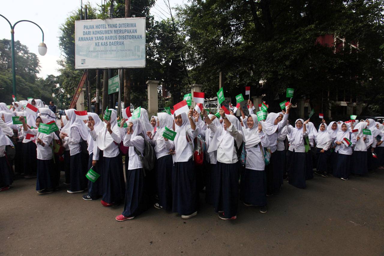 Ribuan Siswa Sambut...