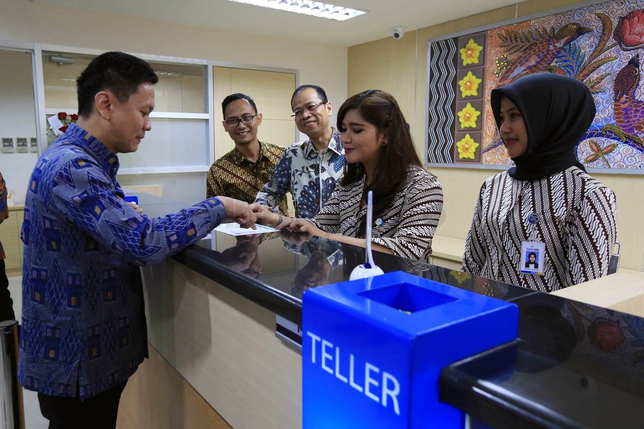 Dirut Bank bjb Resmikan...