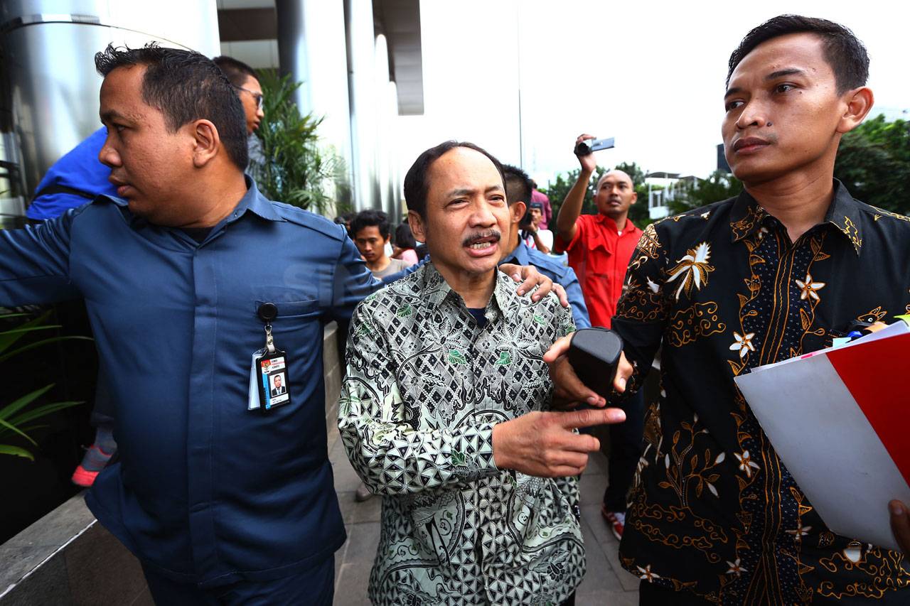 KPK Periksa Hakim MK...