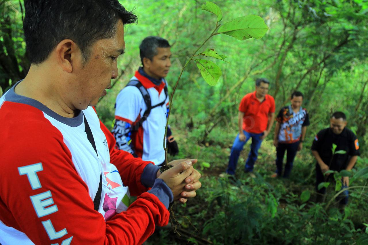 Rayakan HUT Ke-17, Sekar...
